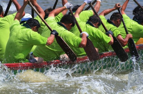 Team_Rowing_Hard